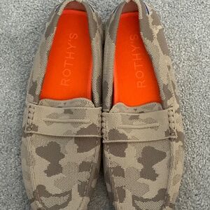 Rothy’s Men’s Tan Camo Loafers Size 9.5 Never Worn